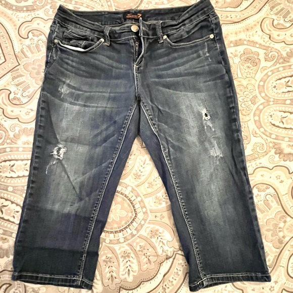 Seven 7 Low Rise Relaxed Capri Jeans - Picture 3 of 6
